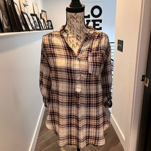 Darling long sleeve/ can dress up with black leggings or jeans/ Boutique/Evereve